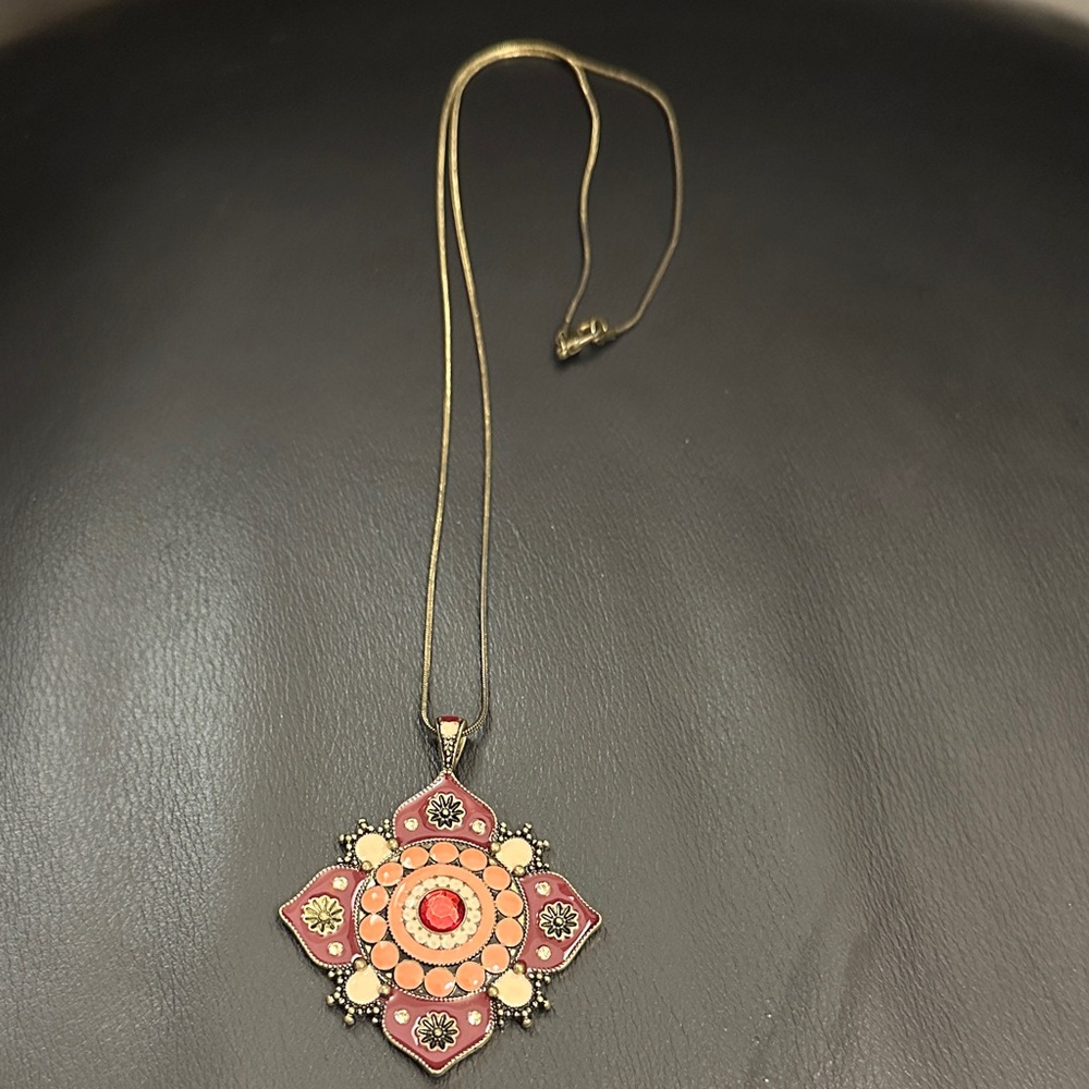 Elegant Pink and Gold Pendant Necklace